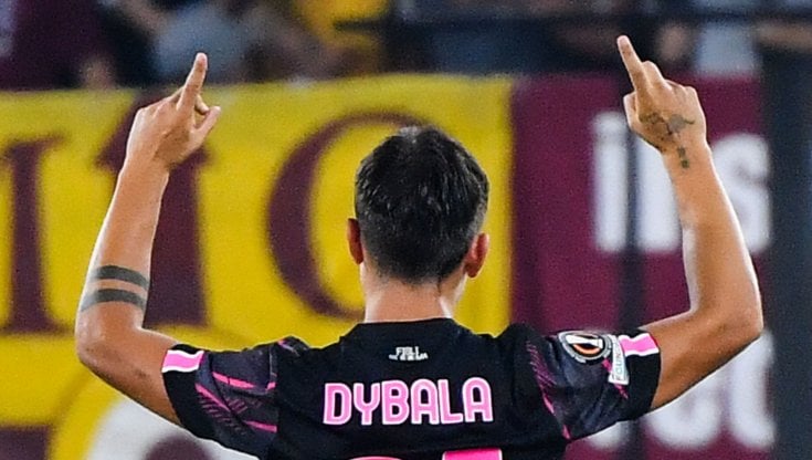 Dybala esulta dopo il gol