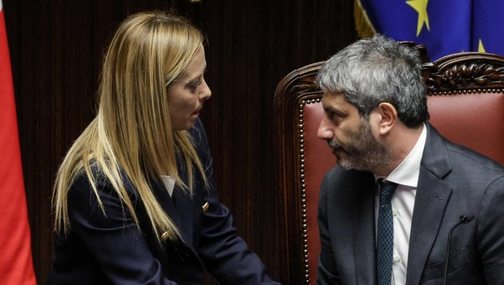 Giorgia Meloni saluta il presidente della Camera Roberto Fico