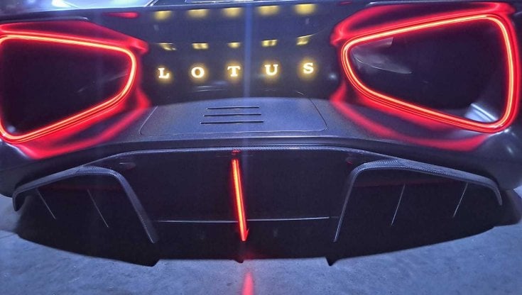 L'accelerata di Lotus, in strada con un hyper Suv. Rigorosamente elettrico