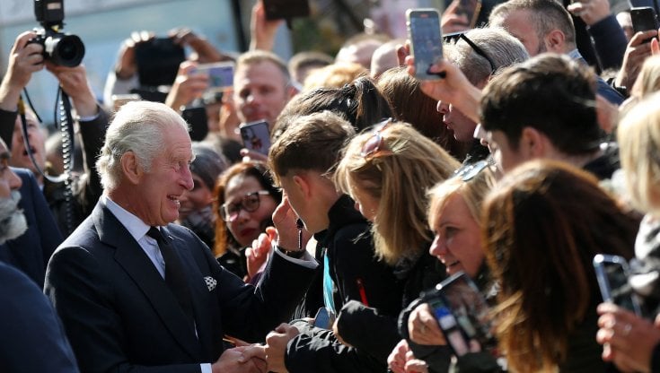 Elisabetta II, tutte le incognite dei funerali: Harry e Meghan fuori dal ricevimento, il giallo Bin Salman e il caso navette per i leader