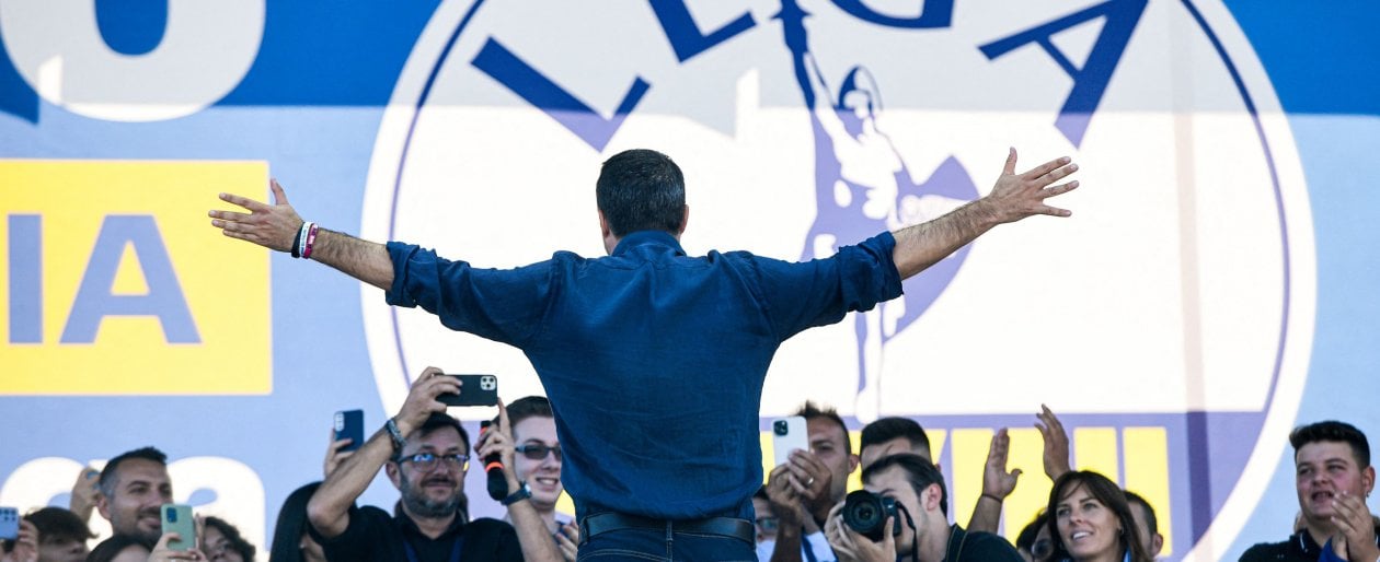 Salvini da Pontida: "Governeremo 5 anni, centrodestra sarà più credibile all'estero". E promette: aboliremo canone Rai 