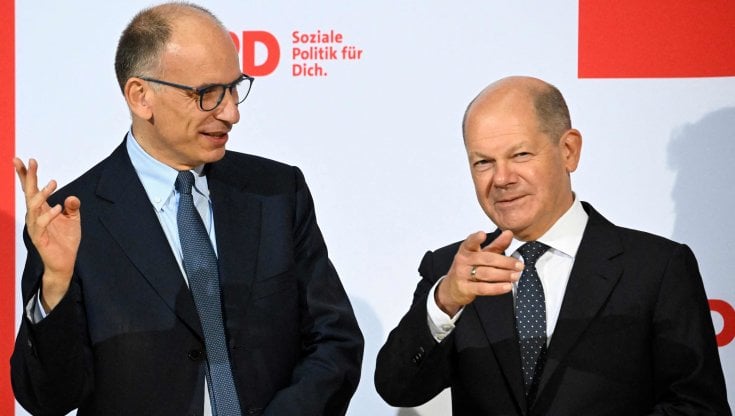 Berlino, il segretario del Pd Enrico Letta e il cancelliere tedesco Olaf Scholz
