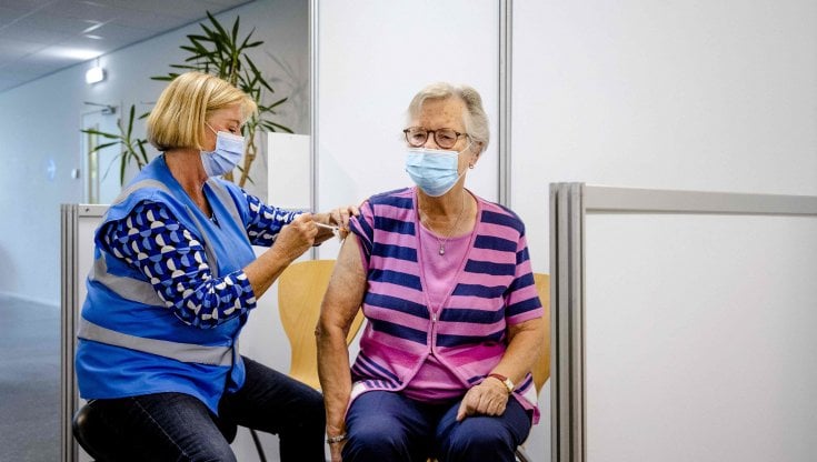 Covid Italia, il bollettino del 20 settembre: 28.395 nuovi casi e 60 morti. Ema: "In arrivo nuova ondata"