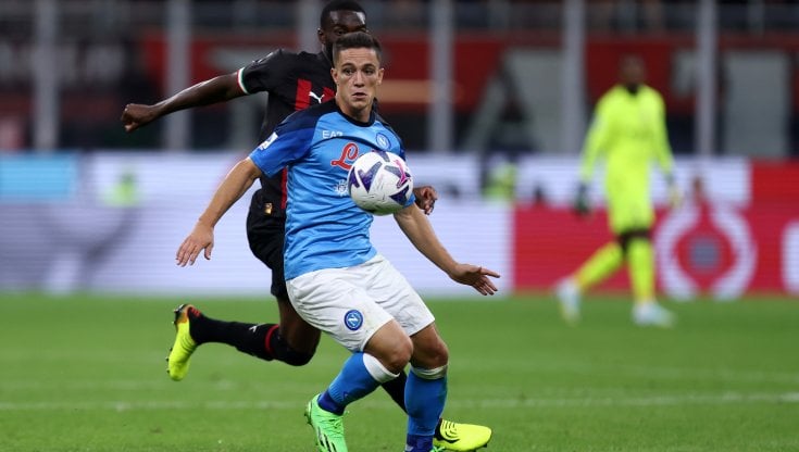 Giacomo Raspadori in azione durante Milan-Napoli