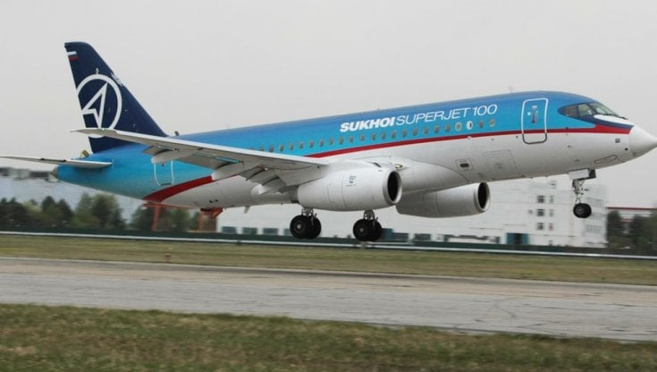 SuperJet 100, l'aereo "italiano" salva i russi, orfani di Airbus e Boeing