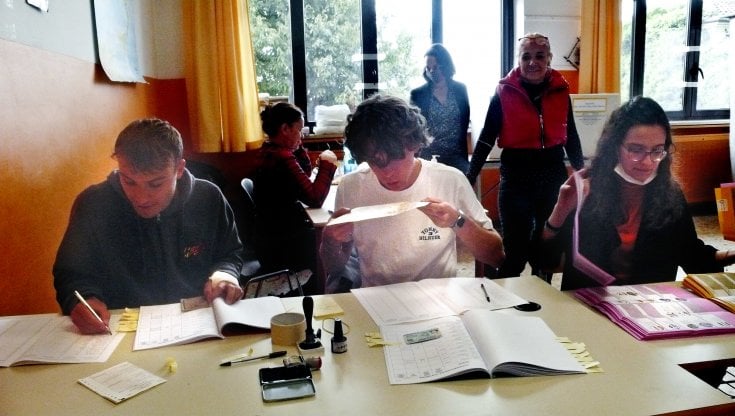 Elezioni politiche 2022, il giorno dell'Italia al voto. Il centrodestra vince le elezioni con l'affluenza più bassa di sempre