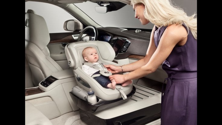 Bimbi in auto, arriva il radar anti-abbandono  