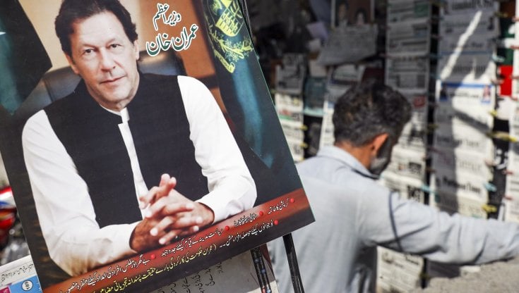 Pakistan, mandato d'arresto per l'ex premier Khan 