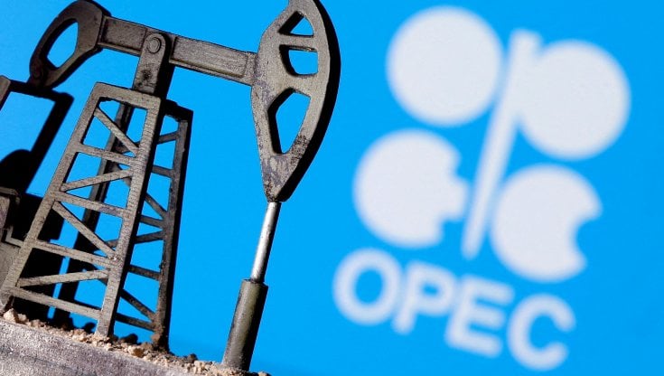 Petrolio, l'Opec+ propone un maxi taglio di 2 milioni di barili al giorno per sostenere i prezzi