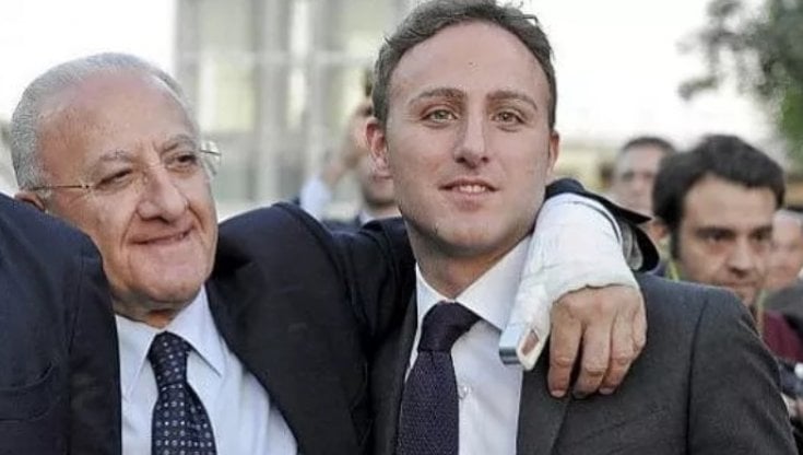 De Luca tratta per sé e guarda a Bonaccini