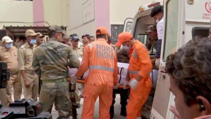 India, una valanga travolge un gruppo di alpinisti sull'Himalaya: 19 vittime e 10 dispersi