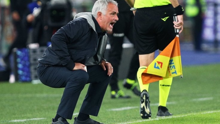 Roma, Mourinho: "Dybala male, difficile rivederlo presto"
