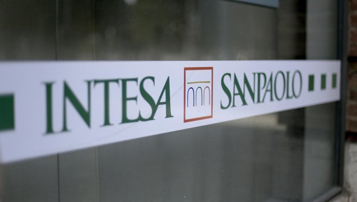Intesa Sanpaolo lancia la "mini" settimana lavorativa di quattro giorni. Trattativa in corso con i sindacati