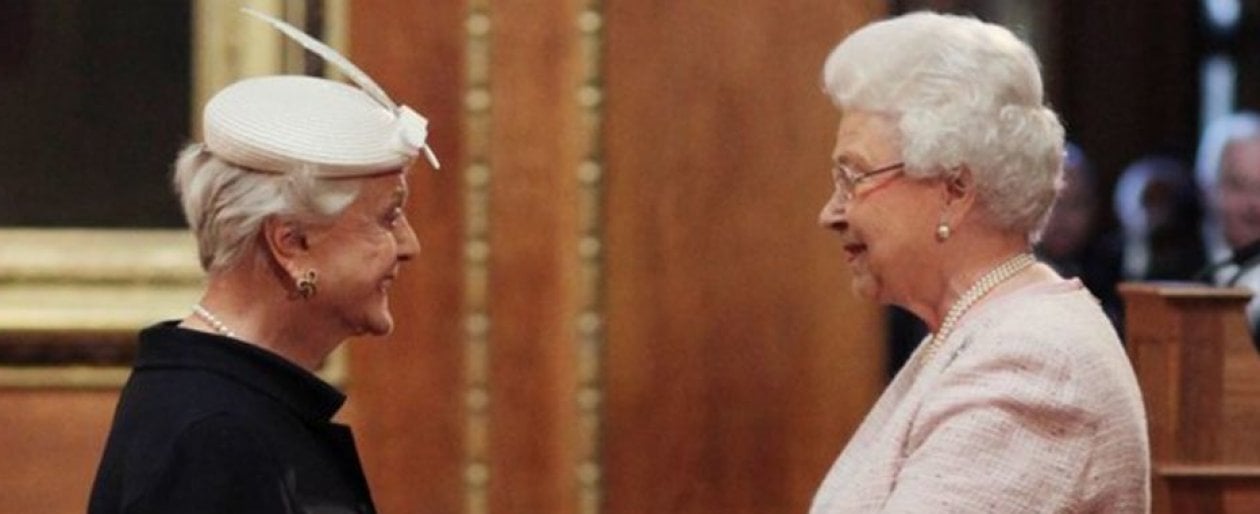 Angela Lansbury, quando la Signora in giallo divenne Dama della regina Elisabetta e disse: "Incontrarla è un'occasione rara e bella"