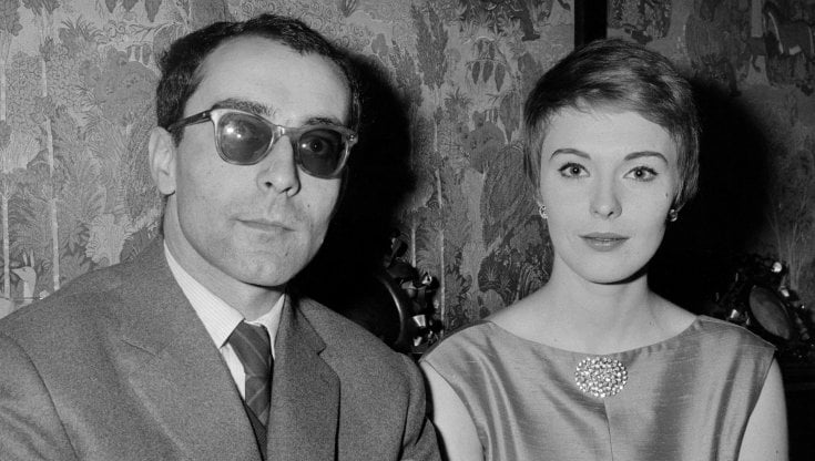 Jean Seberg con Jean-Luc Godard a Parigi nel 1960 durante il party per il lancio del film Fino all&rsquo;ultimo respiro. Gamma-Keystone via Getty Images