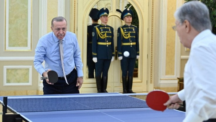 Erdogan e Tokaev, in Kazakhstan la diplomazia del ping-pong in versione centroasiatica
