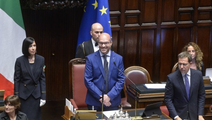 La rete vaticana di Lorenzo Fontana, l'ultrà cattolico che ha convinto Salvini a baciare i rosari e invocare la Madonna