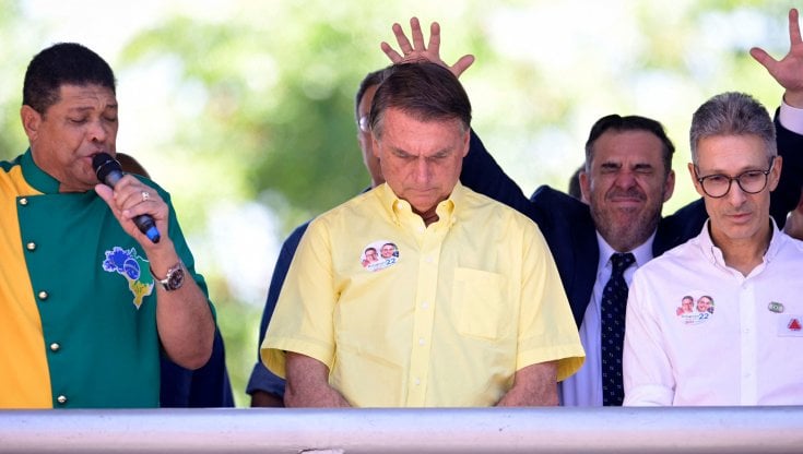 Il presidente brasiliano Jair Bolsonaro con il pastore evangelico Valdemiro Santiago