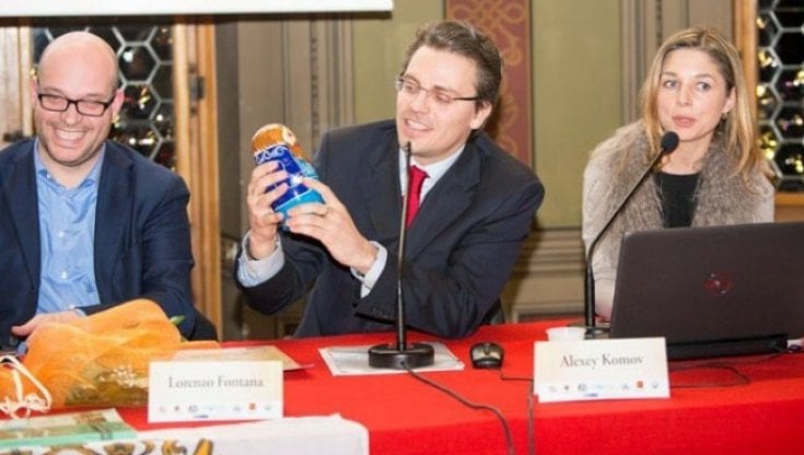 Aleksej Komov al fianco di Lorenzo Fontana in una delle tante conferenze pro-vita che li hanno visti insieme negli ultimi dieci anni