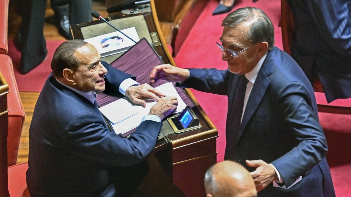 Silvio Berlusconi e Ignazio La Russa prima della votazione per il presidente del Senato