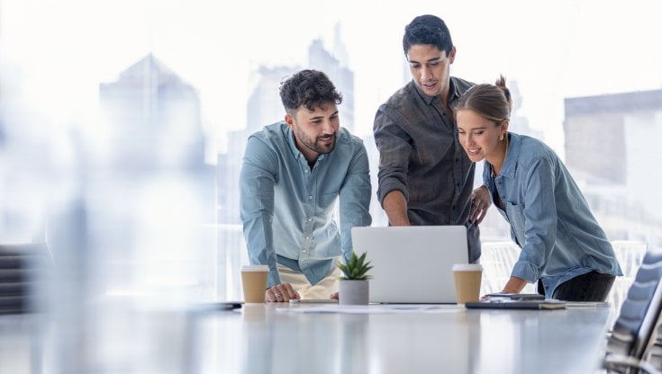 Lavoro, la frattura tra presenza e remoto divide base e testa delle aziende 