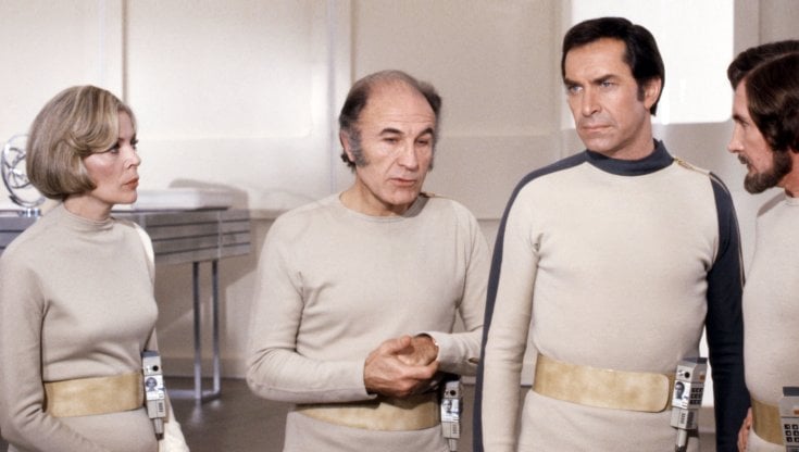 Una scena di 'Spazio 1999'. Da sinistra a destra:&nbsp; Barbara Bain, Barry Morse, Martin Landau e Roy Dotrice