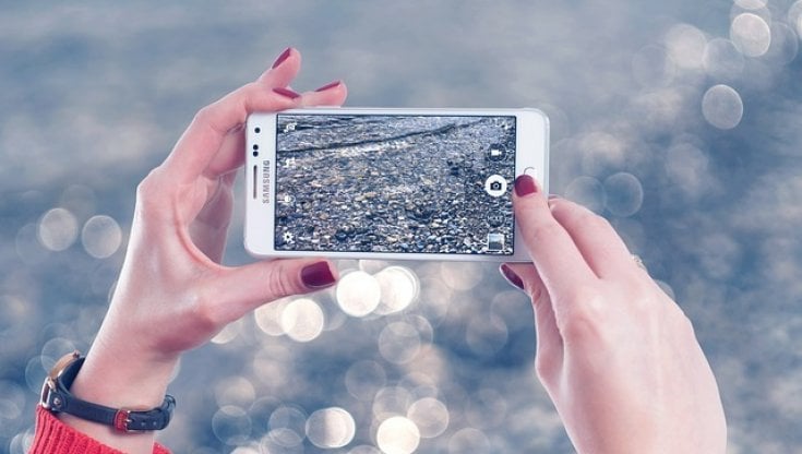 La crisi affonda le vendite dei cellulari. Solo 100 milioni nel mondo nel trimestre