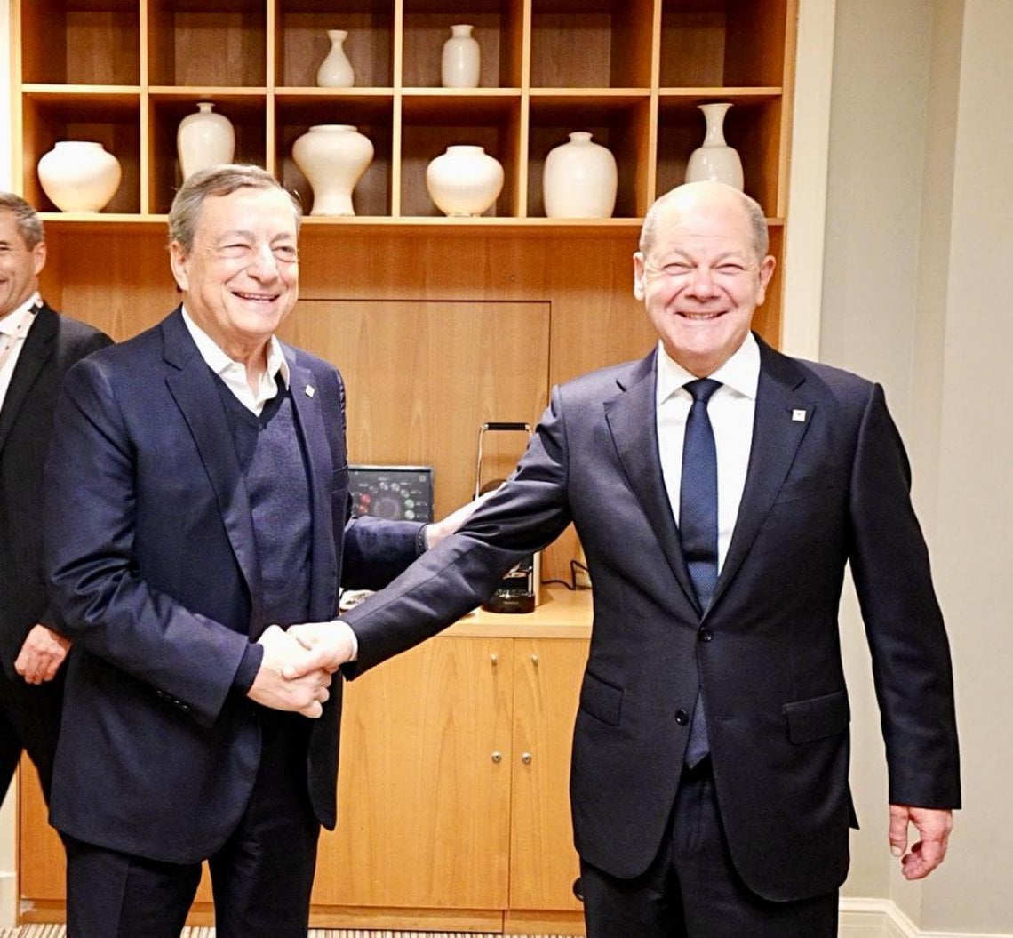 Il commiato di Mario Draghi con i protagonisti del suo ultimo Consiglio Ue