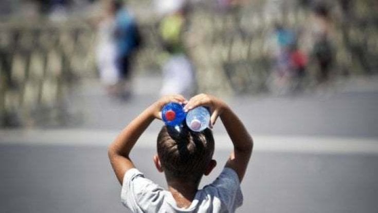 Previsioni meteo, caldo eccezionale anche di notte con punte di 34 gradi. Piogge al Nord