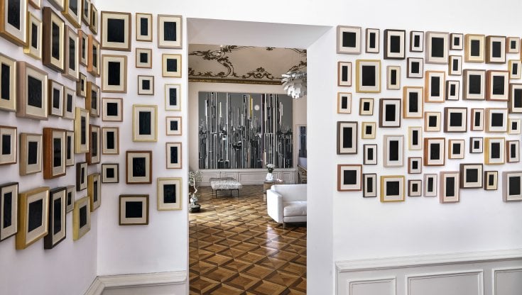 Quadri di Allan McCollum a casa Re Rebaudengo