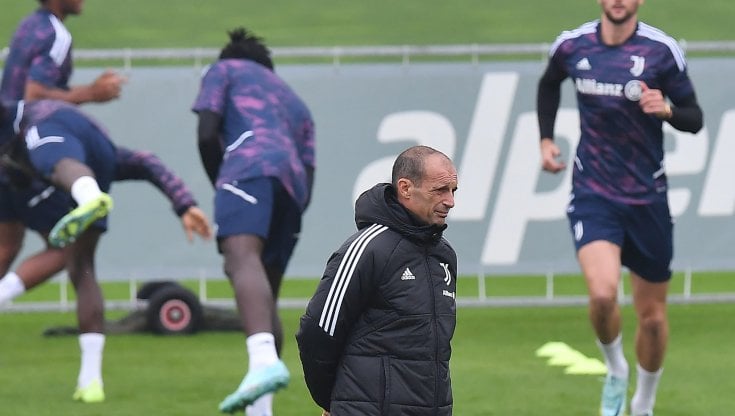 Allegri e i giocatori durante la rifinitura
