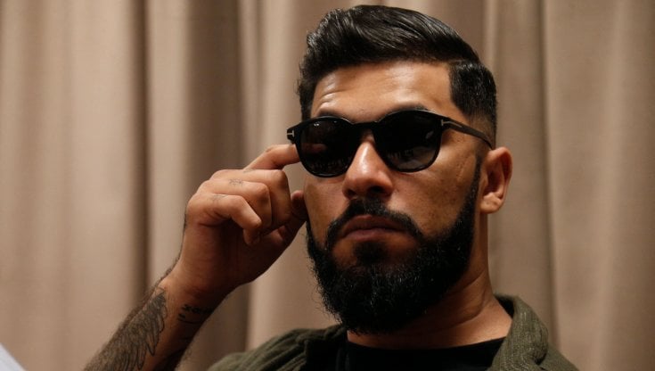 "Fumo l'hashish e allora?" E il rapper marocchino ElGrande Toto finisce in carcere 