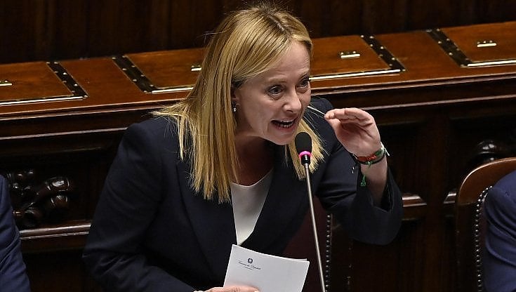 Il piano Meloni per l'Agenzia delle entrate: controlli solo ai grandi evasori. E la Lega vuole rialzare il tetto al contante a 10mila euro