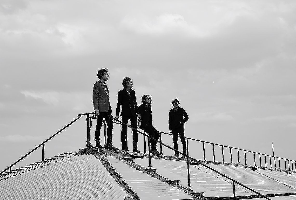 I Phoenix sul tetto del Louvre a Parigi