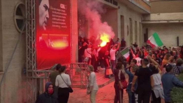 L'assalto nella sede Cgil un anno fa