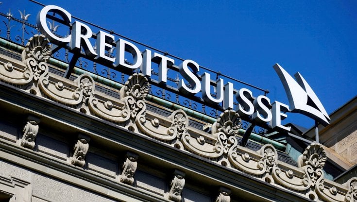 Credit Suisse, perdita monstre e cura da cavallo: taglierà 9mila dipendenti al 2025. Via a un aumento di capitale, i sauditi saliranno al 9,9%