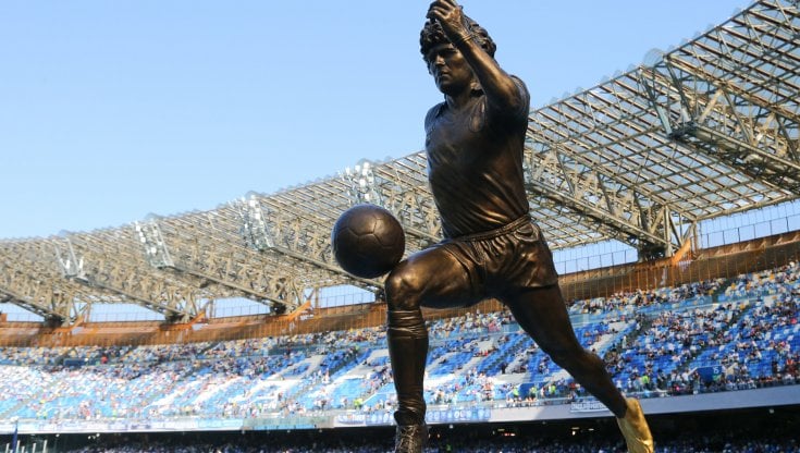 Il Napoli celebra Maradona, ma è polemica con i figli del mito