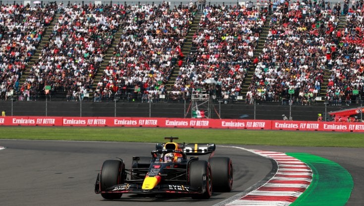 Gp Messico, Verstappen in pole davanti alle Mercedes. Ferrari indietro