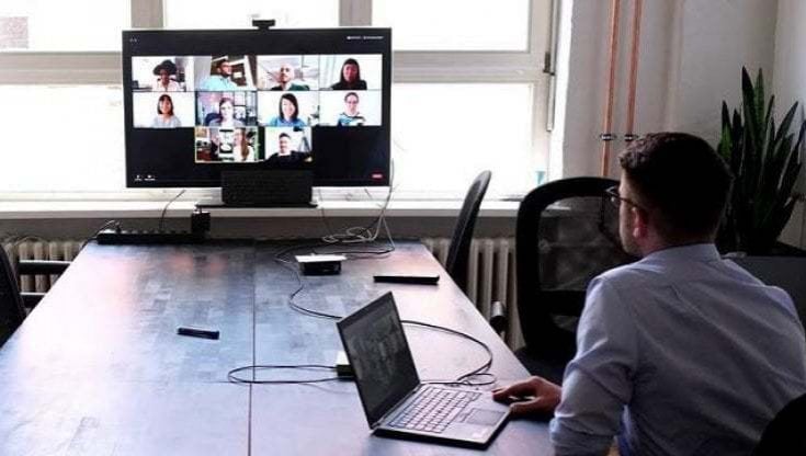 Lo tempesta dello smart working sul mercato immobilare: crolla il valore degli uffici. E anche le banche tremano