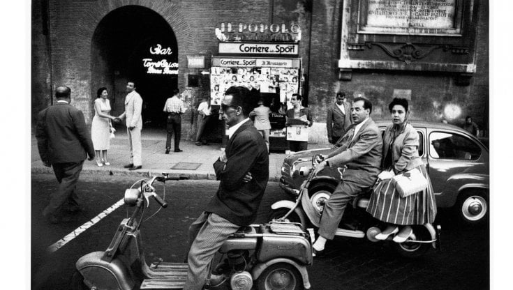 William Klein: Semaforo rosso&nbsp;a piazzale Flaminio, Roma, 1956 (&copy; foto William Klein)