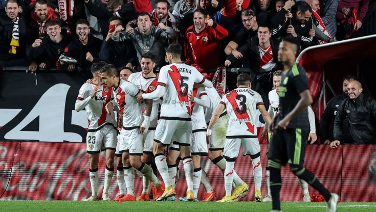 Real Madrid, che scivolone: ko nel piccolo derby con il Rayo. Barcellona solo al comando della Liga