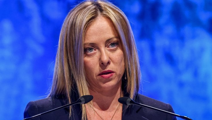 Pnrr, Meloni "bacchetta" Draghi: "Ritardi nella spesa, a fine anno 21 miliardi invece di 33"