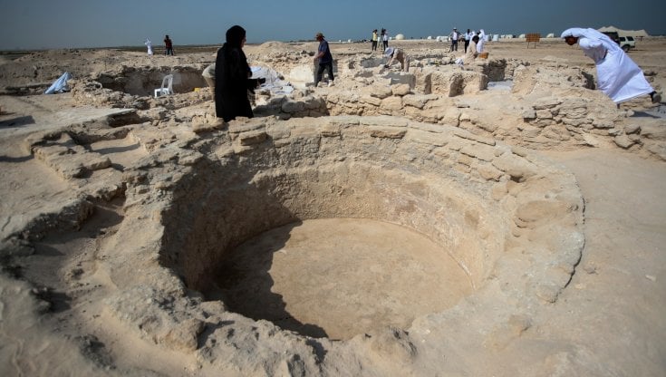 Emirati Arabi, monastero cristiano emerge dalle dune di un'isola di sabbia: "È preislamico, svela una società melting pot"