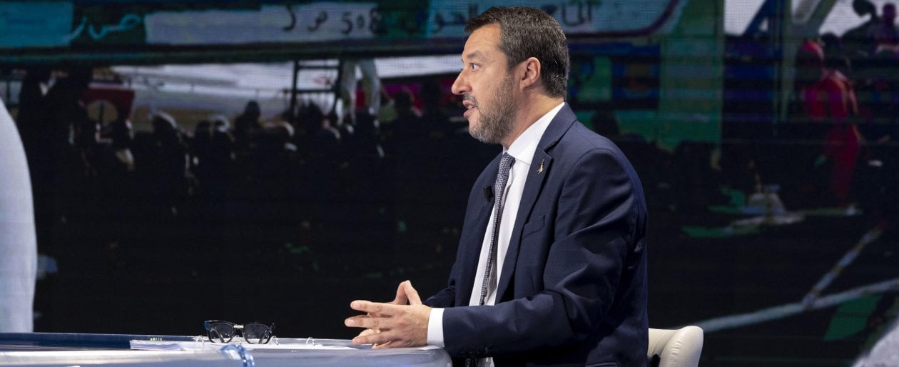 Il pugno di Salvini