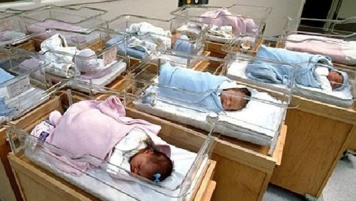 Il mondo oltre gli 8 miliardi di abitanti: l’India supera la Cina, l’Africa esplode, in Europa è inverno demografico