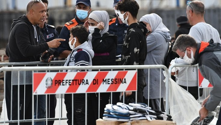 Migranti, lo scontro tra Francia e Italia e la Grande menzogna del governo Meloni
