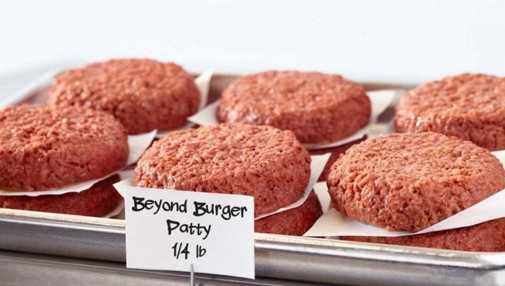Hamburger vegetali: troppo cari e difficili da trovare, le Borse non li digeriscono più