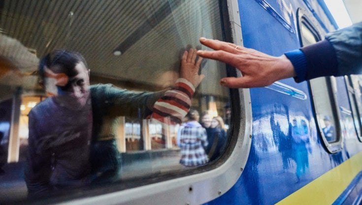 In questi&nbsp;nove mesi&nbsp;di guerra&nbsp;le ferrovie ucraine hanno evacuato migliaia&nbsp;di famiglie: spesso gli uomini &nbsp;sono rimasti&nbsp;a combattere.&nbsp;(Fabio Tonacci)