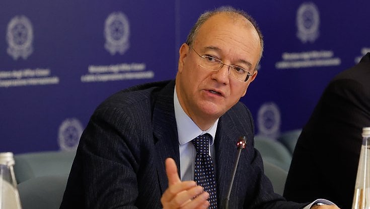 Un ministro, due linguaggi