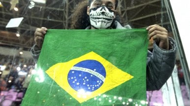 Brasile-Argentina inizia gi&agrave; in aeroporto: "Messi, ciao ciao". Zanetti: "Leo &egrave; pronto per vincere"